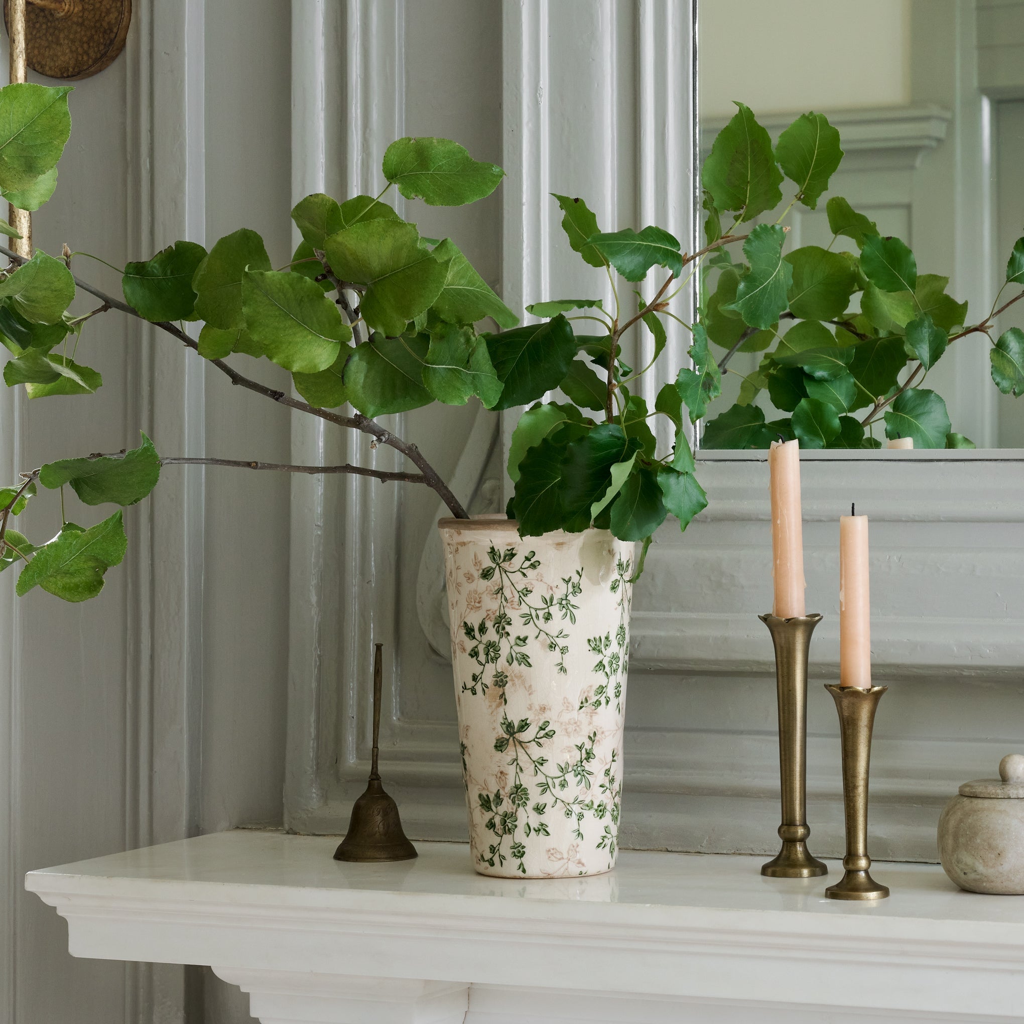 Sculptural Accents & Decorative Bowls