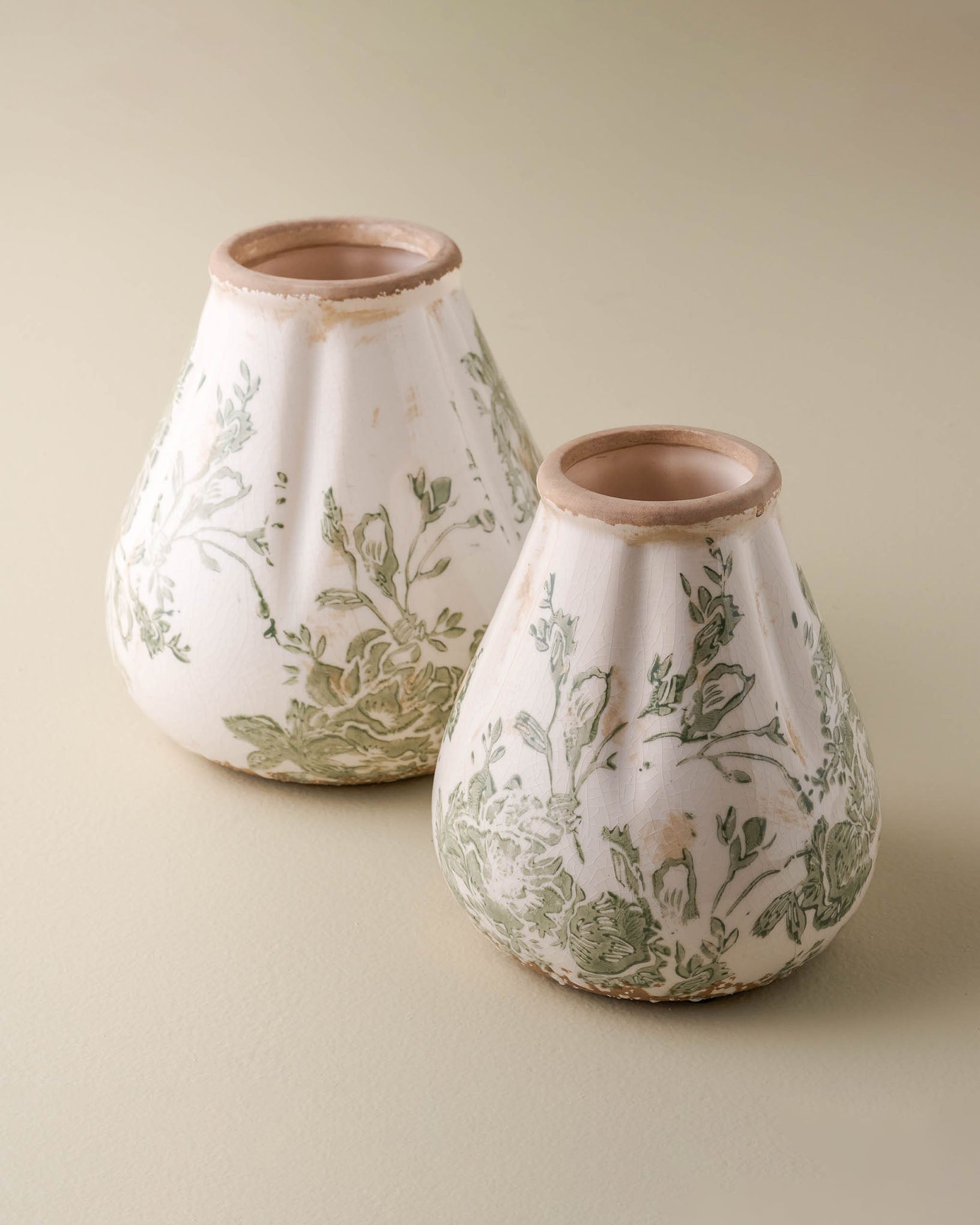 Fluted Green and White Distressed Vase - Image 2